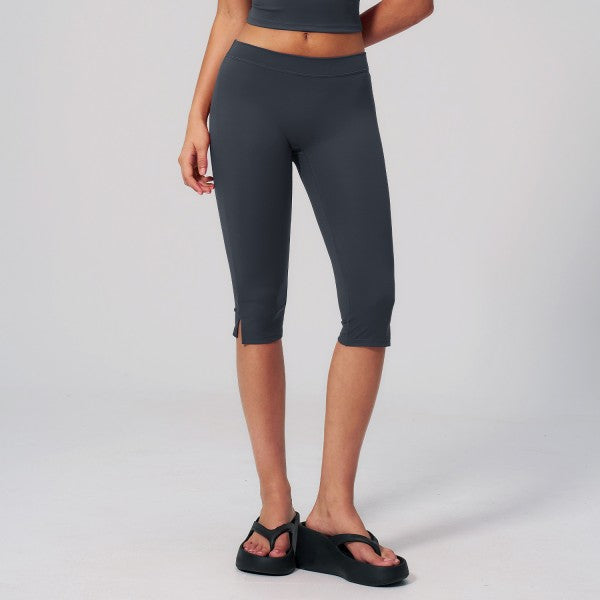 Low-Rise Capri leggings