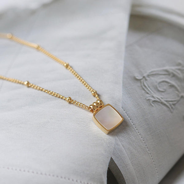 SQUARE MOTHER OF PEARL 18K GOLD NECKLACE