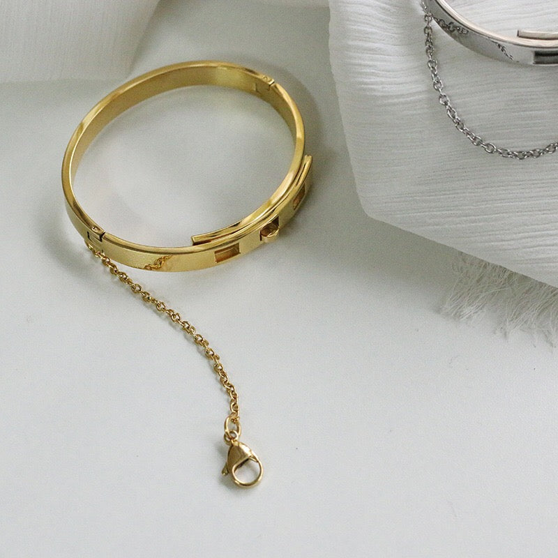 Thin Gold Color Plated Cuff Bracelet with Chain Closure is a thin sized Bracelet that has our signature chained hook closure