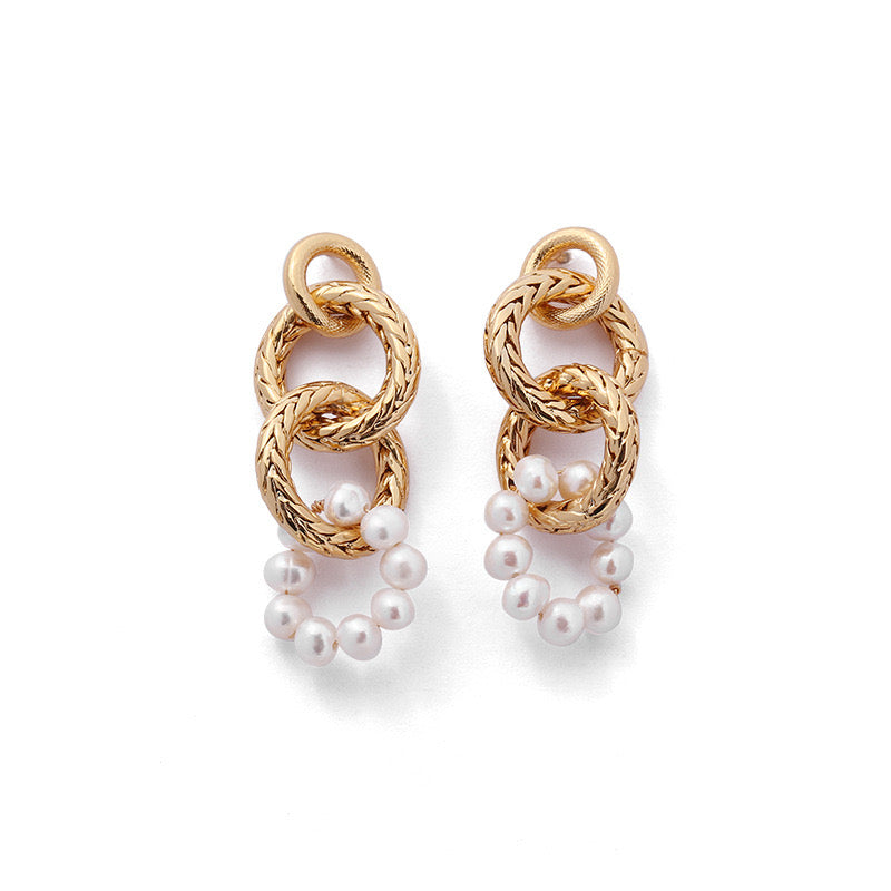 Miss Pearl Chain Earring