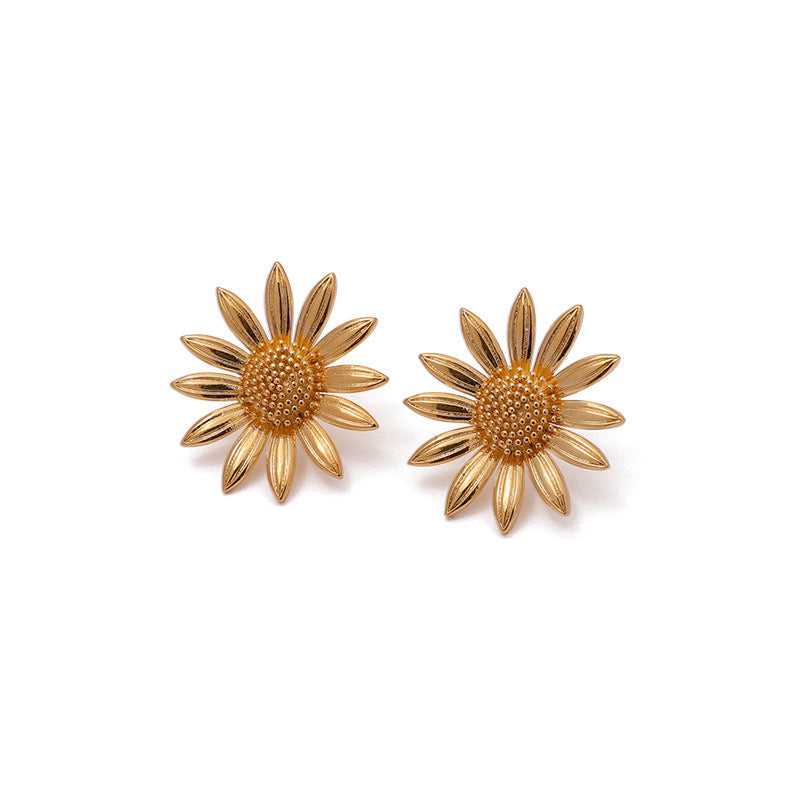 Daisy Gold Stud Earring