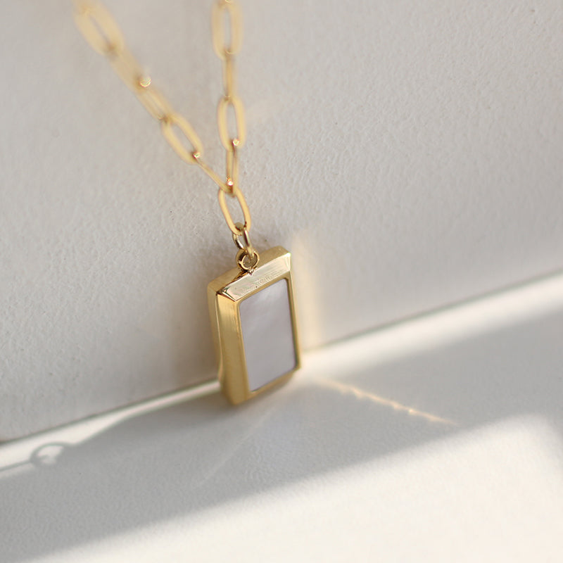 WHITE SHELL 18K GOLD NECKLACE