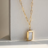 WHITE SHELL 18K GOLD NECKLACE