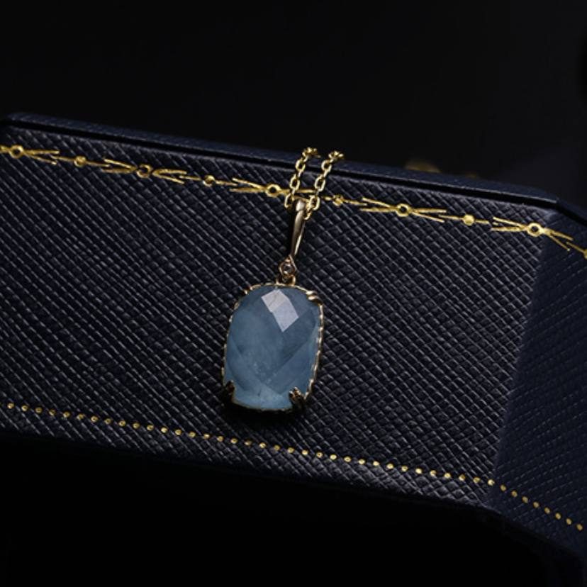 Blue Diva Aquamarine 9k Solid Gold Pendant